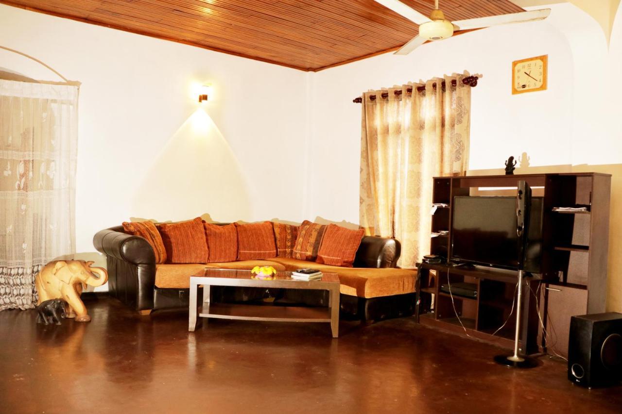 Ariyadasa Guest House Galle Bagian luar foto