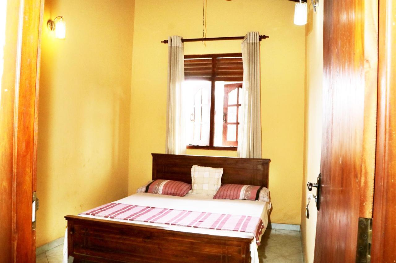 Ariyadasa Guest House Galle Bagian luar foto